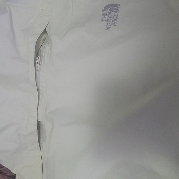 NORTH FACE Rain coat. Ivory color - Picture 10 of 10